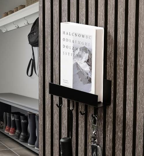 Sort hylde til akustikpanel m/4 kroge - Vandret/lodret Sort hylde til akustikpanel m/4 kroge - Vandret/lodret