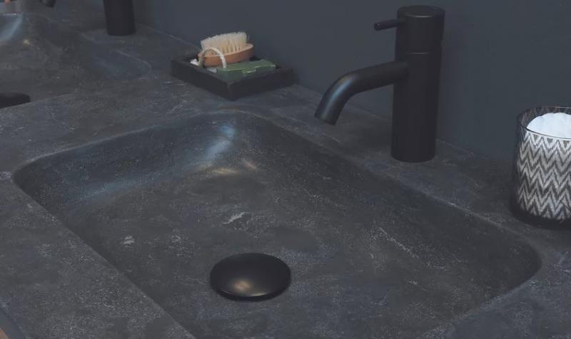 Sanibell Basicline møbelsæt 80 m/integrerede greb og stenvask - Whiskey eg Sanibell Basicline møbelsæt 80 m/integrerede greb og stenvask - Whiskey eg