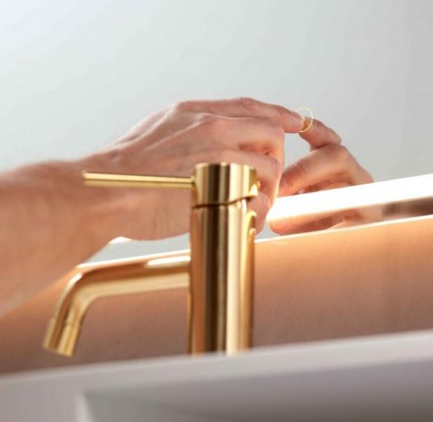 Luca firkantet spejl m/integreret LED lys, backlight og touch - 100 cm Luca firkantet spejl m/integreret LED lys, backlight og touch - 100 cm