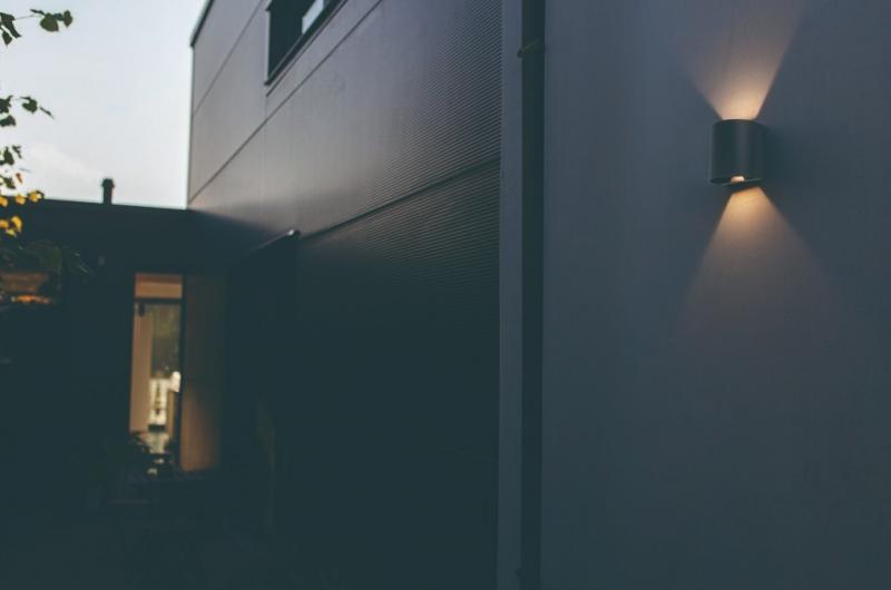 Lutec Architectural Gemini Beams afrundet udendørslampe til væg - Mat sort Lutec Architectural Gemini Beams afrundet udendørslampe til væg - Mat sort