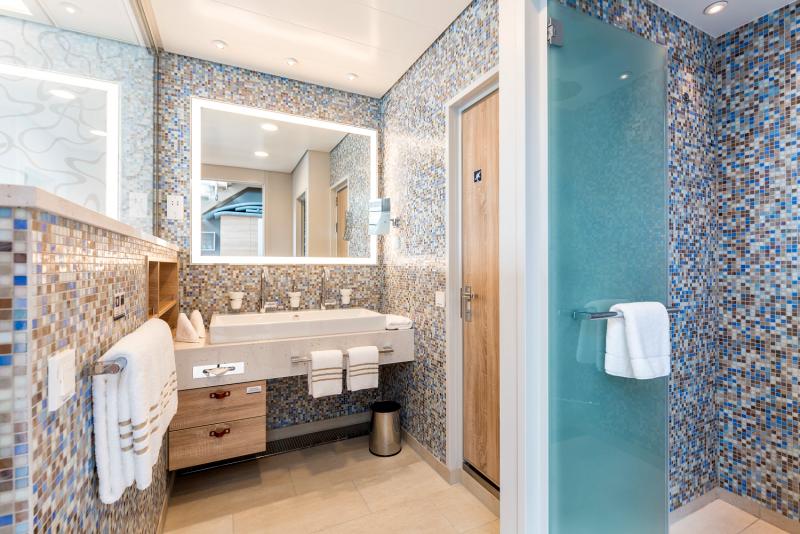 Grohe Eurostyle Cosmopolitan h&aring;ndvaskarmatur m/bundventil og svingtud - Krom