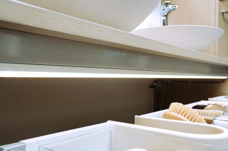 Str&oslash;mberg LED-belysning til skuffer - 1200mm