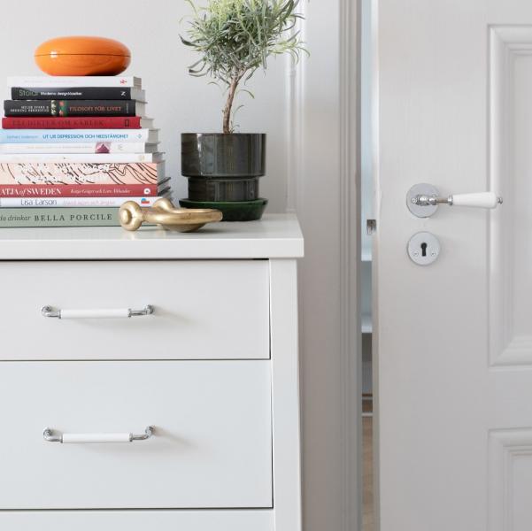 Beslagsboden vintage indend&oslash;rs d&oslash;rgreb inkl n&oslash;gleskilt - Krom/hvid - S&aelig;t &aacute; 4 stk