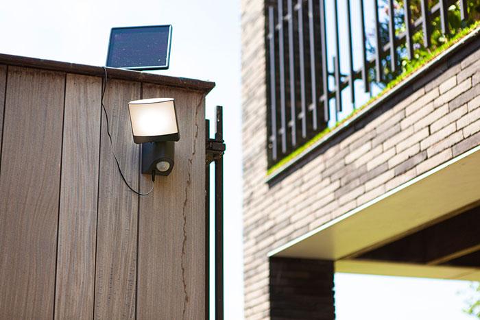 Lutec Solar Sunshine udend&oslash;rslampe m/PIR-sensor og solceller - Lille - M&oslash;rk gr&aring;