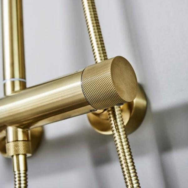 Cassøe Crystal Cut komplet brusesystem - T8 - Børstet messing Cassøe Crystal Cut komplet brusesystem - T8 - Børstet messing