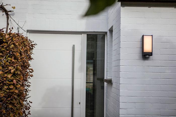 Lutec Architectural Qubo udend&oslash;rslampe til v&aelig;g m/PIR-sensor